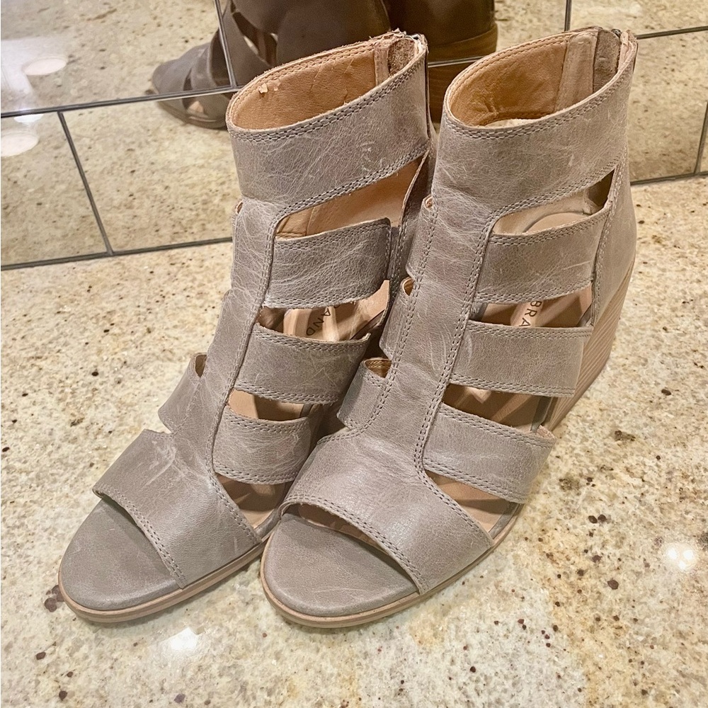 Lucky Brand open toed Sortia heeled sandals